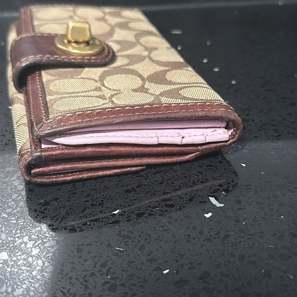 Authetic COACH Long Brown Monogram CC wallet with purple leather interior - Picture 6 of 8